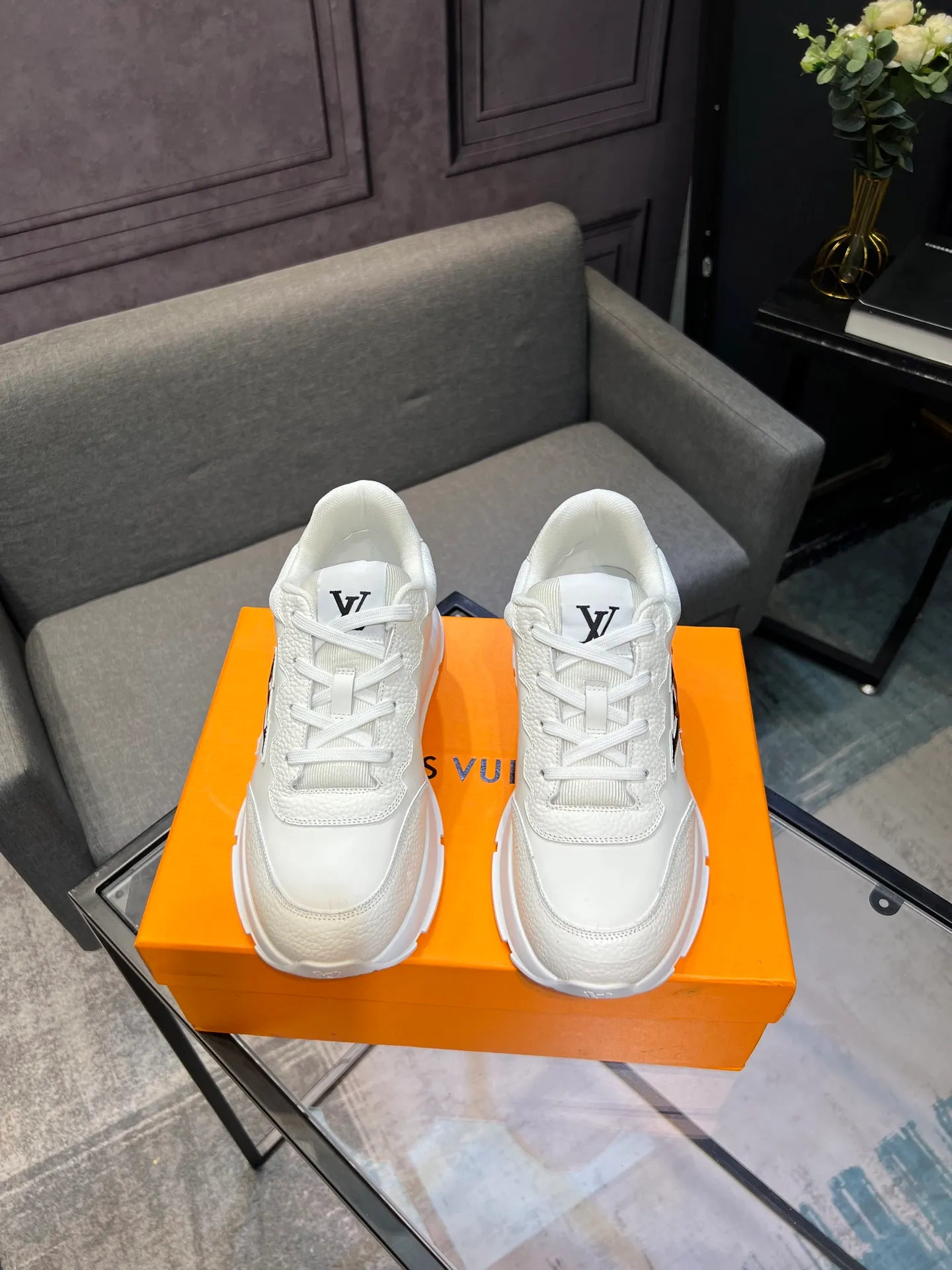 Men's shoes 💰640 LV | Louis Vuitton 2025𝐬𝐬 New spring and summer styles for couples, men's styles come out first. The counter features the latest casual shoes. Hard goods are new🆕 ❥Purchase level! Full of high-end feel! A popular model among bloggers at home and abroad, it’s retro and fashionable and looks amazing on your feet! Wear a lot of happiness! Mainly recommended model on the official website★ ▪️Upper: Original custom-made imported calfskin fabric ▪️Inner lining: breathable gauze imported from Italy ▪️Outsole: rubber foam ➕tpu high-end outsole ▪️Shoe size: 36-44 (customized for 45 and 46)